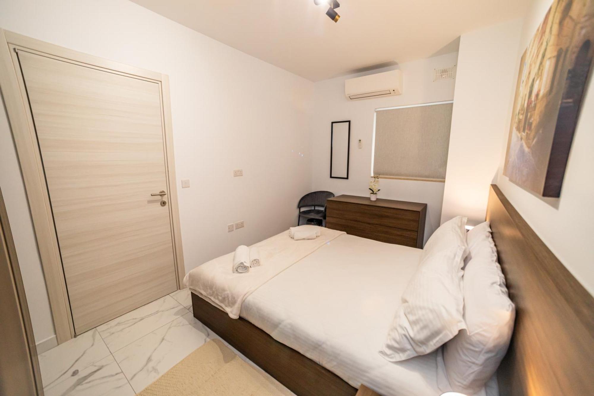 Sea Breeze, Spacious 2-Bedroom Lux Seaside Apartments St. Paul's Bay Exteriér fotografie