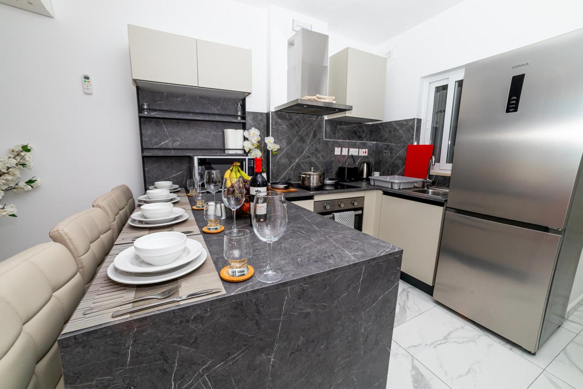 Sea Breeze, Spacious 2-Bedroom Lux Seaside Apartments St. Paul's Bay Exteriér fotografie